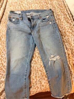 GAP Women's Light Wash Distressed girlfriend mid rise size 10 petite Jeans